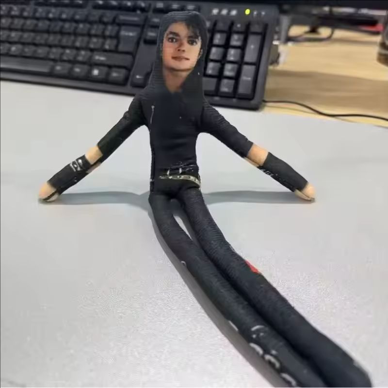 Muñeco de Peluche de Michael J - Evoker Cosplay Prop reseña y precio